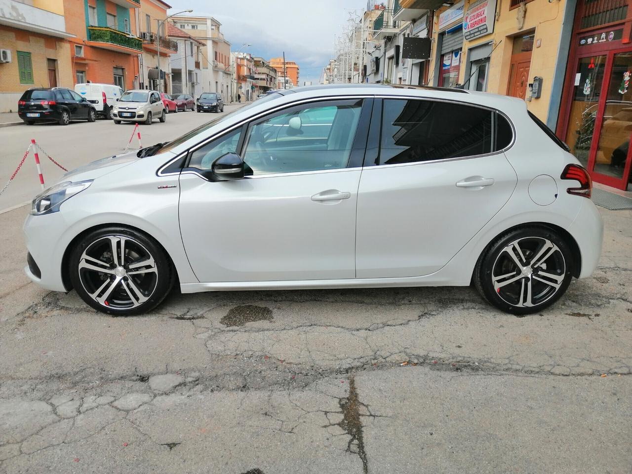 Peugeot 208 HDi 100 CV 5 porte GT LINE*PARI AL NUOVO