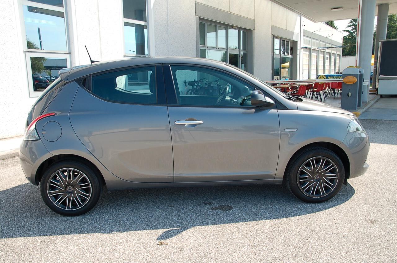 Lancia Ypsilon 1.0 FireFly 5 porte S&S Hybrid Gold Plus