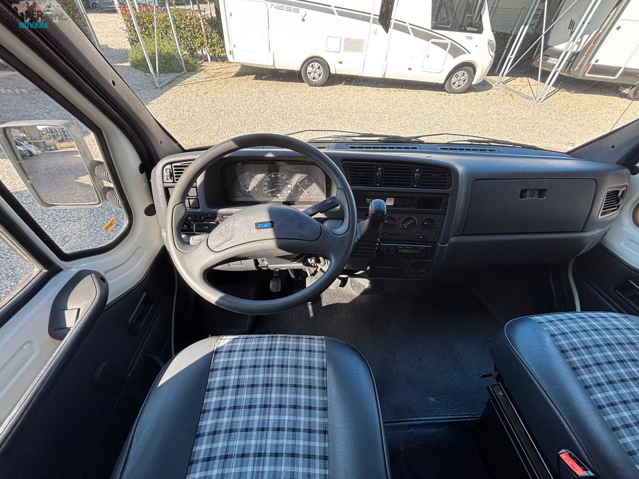 ELNAGH SLEEK 540 - Semintegrale con Dinette a ferro di cavallo in coda