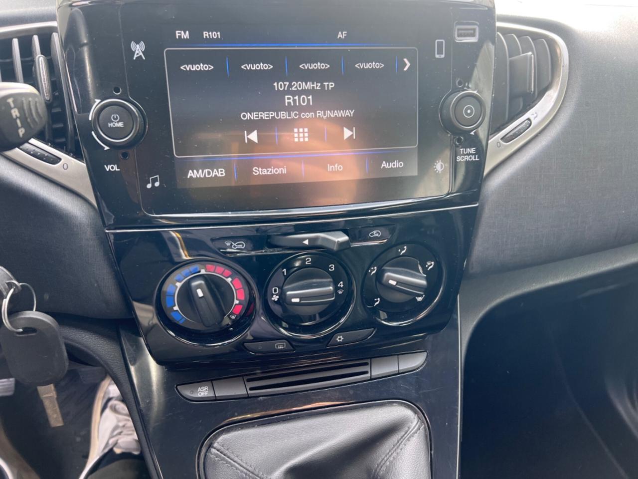 Lancia Ypsilon 1.0 FireFly 5 porte S&S Hybrid Ecochic Gold