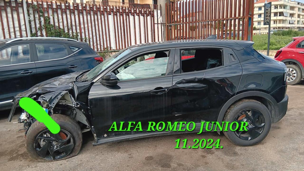 Alfa Romeo Junior incidentata sinistrata mondialcars 024