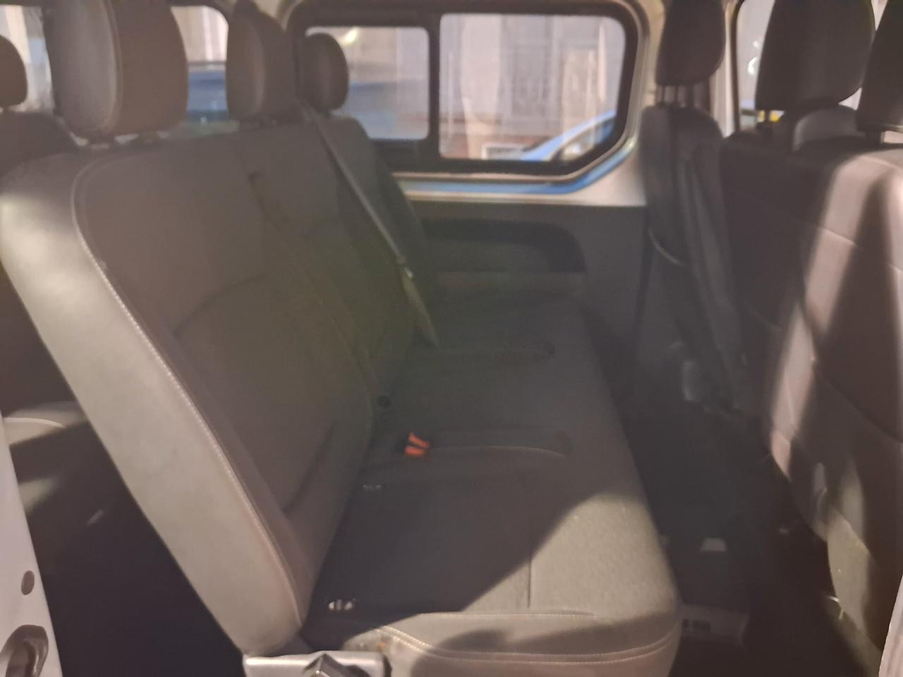 Opel Vivaro 1.6 CDTI uni pro 9 posti (Gancio train