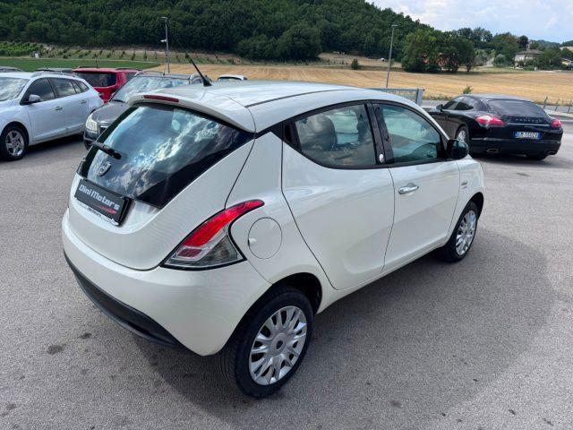 LANCIA Ypsilon 0.9 TwinAir 85 CV 5 porte Metano Ecochic Silver