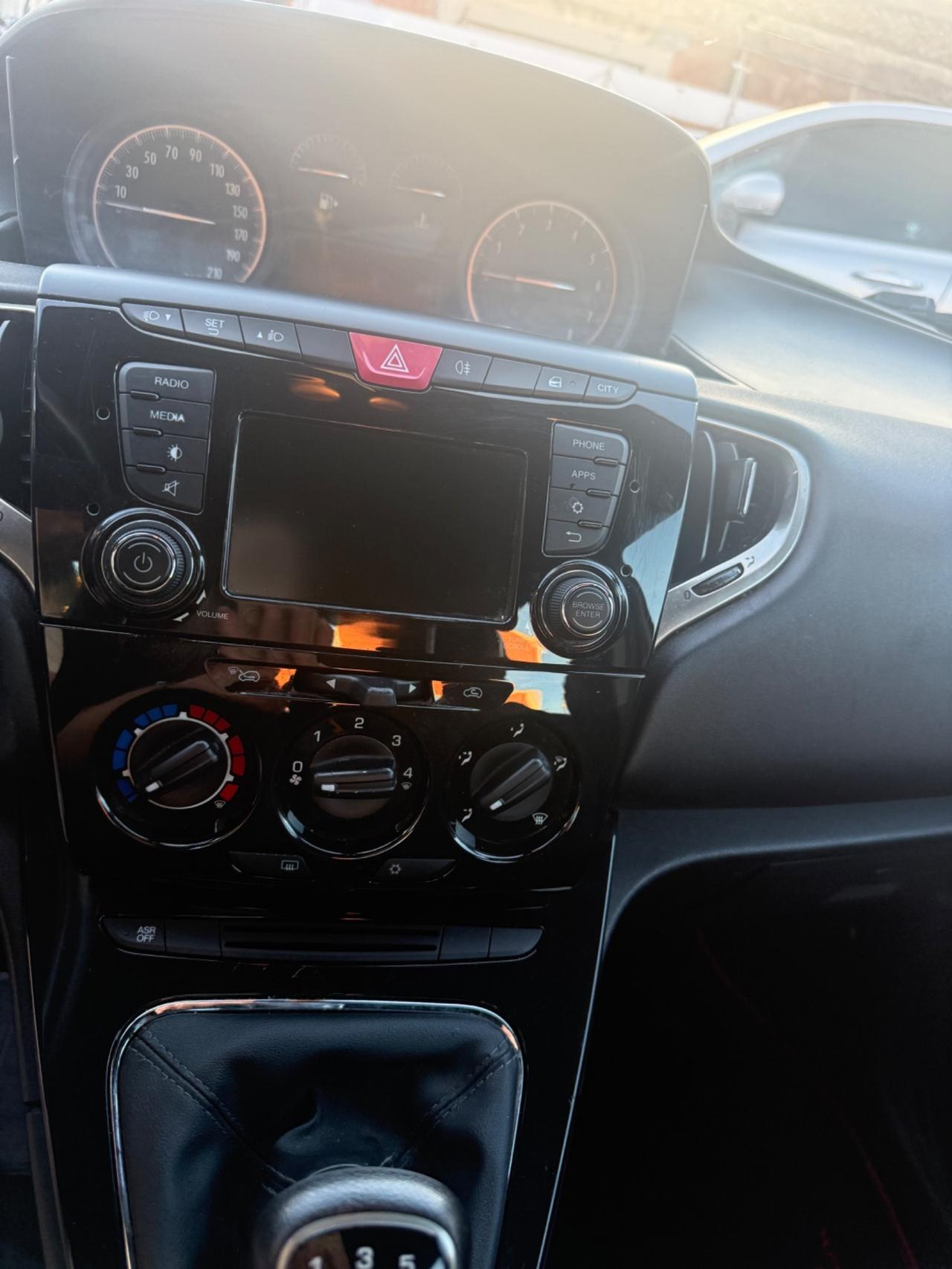 Lancia Ypsilon 1.2 69 CV 5 porte anno 2018