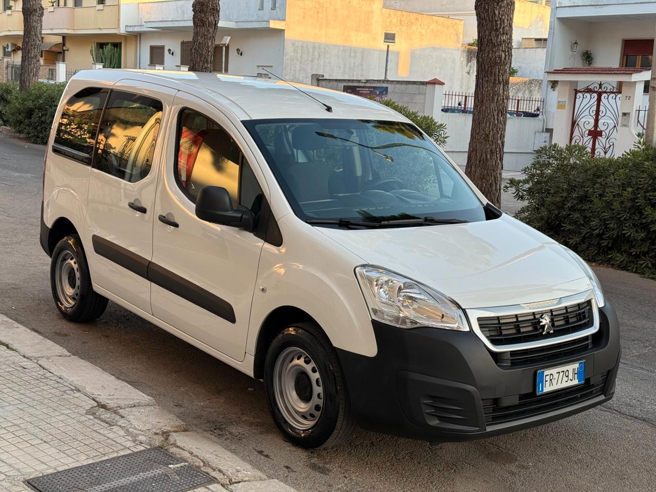 Peugeot Partner Tepee BlueHDi 5POSTI AUTOCARRO N1