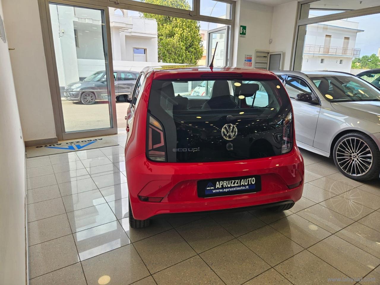 VOLKSWAGEN 1.0 5p. eco high up! BMT
