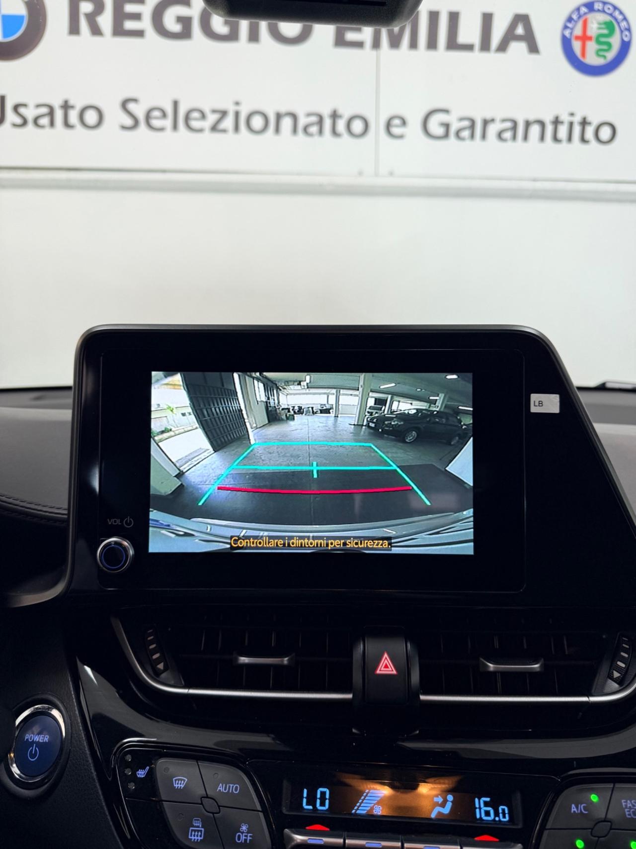 Toyota C-HR 1.8 Hybrid E-CVT 98cv Lounge 07/2022 Neopatentati