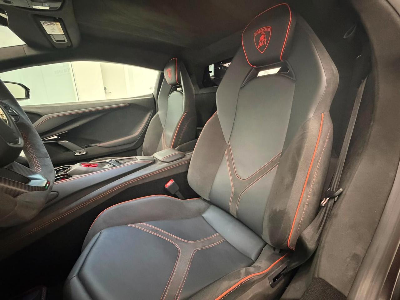 Lamborghini Revuelto Carbon