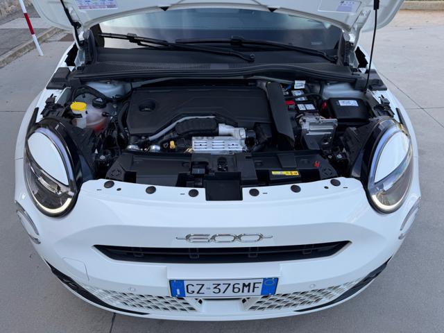 FIAT 600 HYBRID 145CV DCT MHEV+NAVI+RCAM+2PDC+LED
