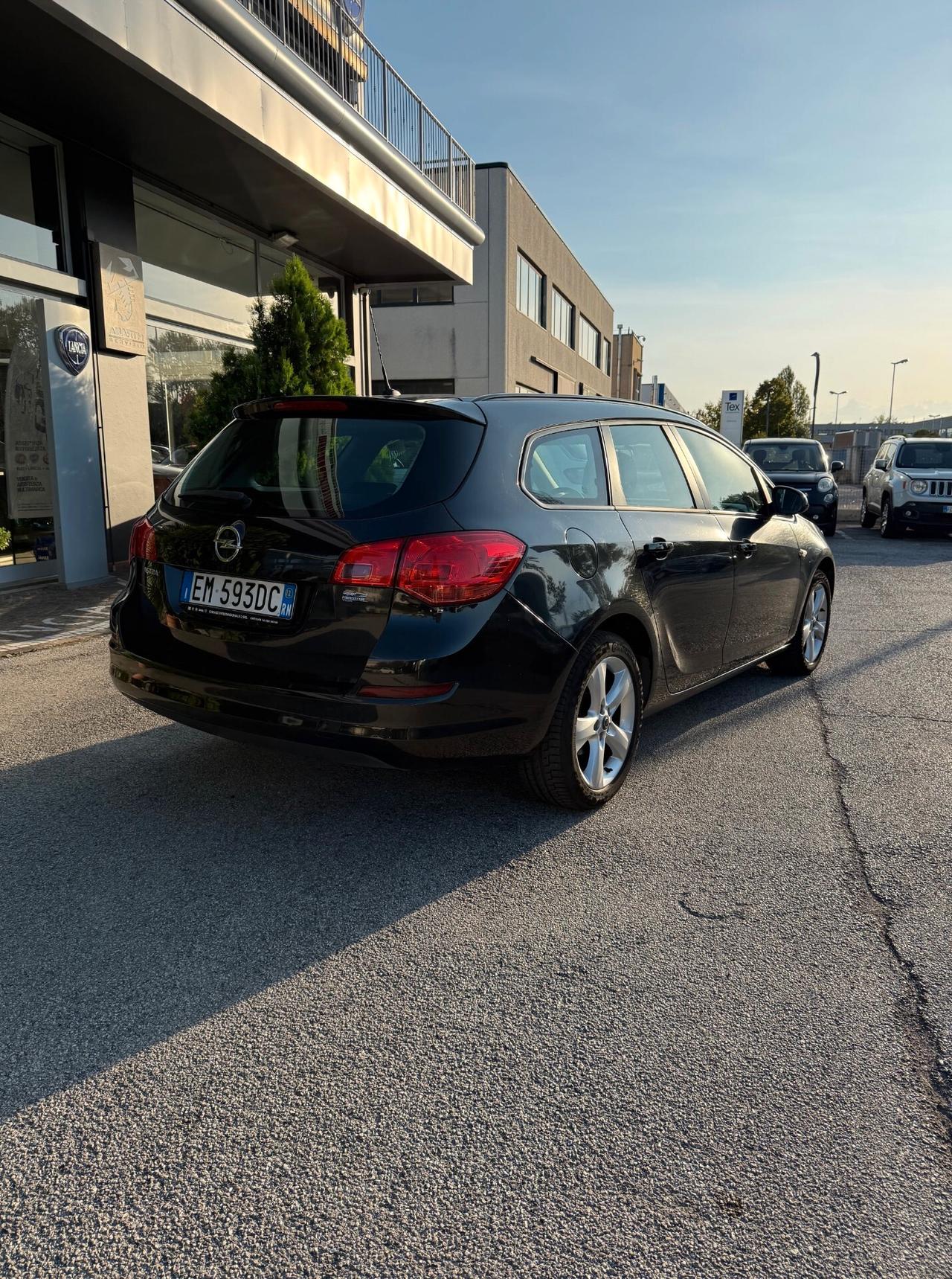 Opel Astra 1.4 100CV 5 porte Cosmo