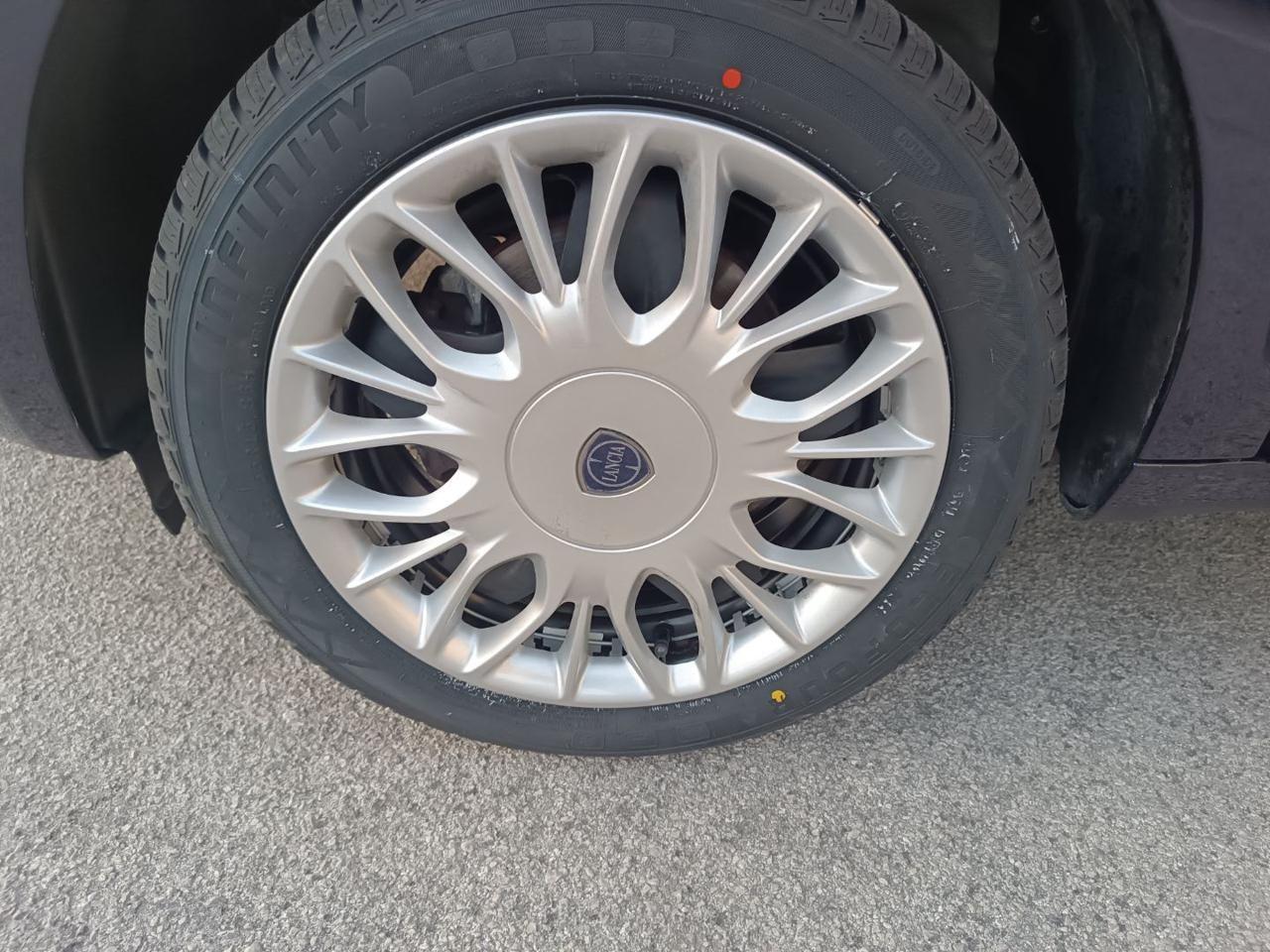 LANCIA Ypsilon 1.2 69 CV 5 porte GPL Ecochic Gold