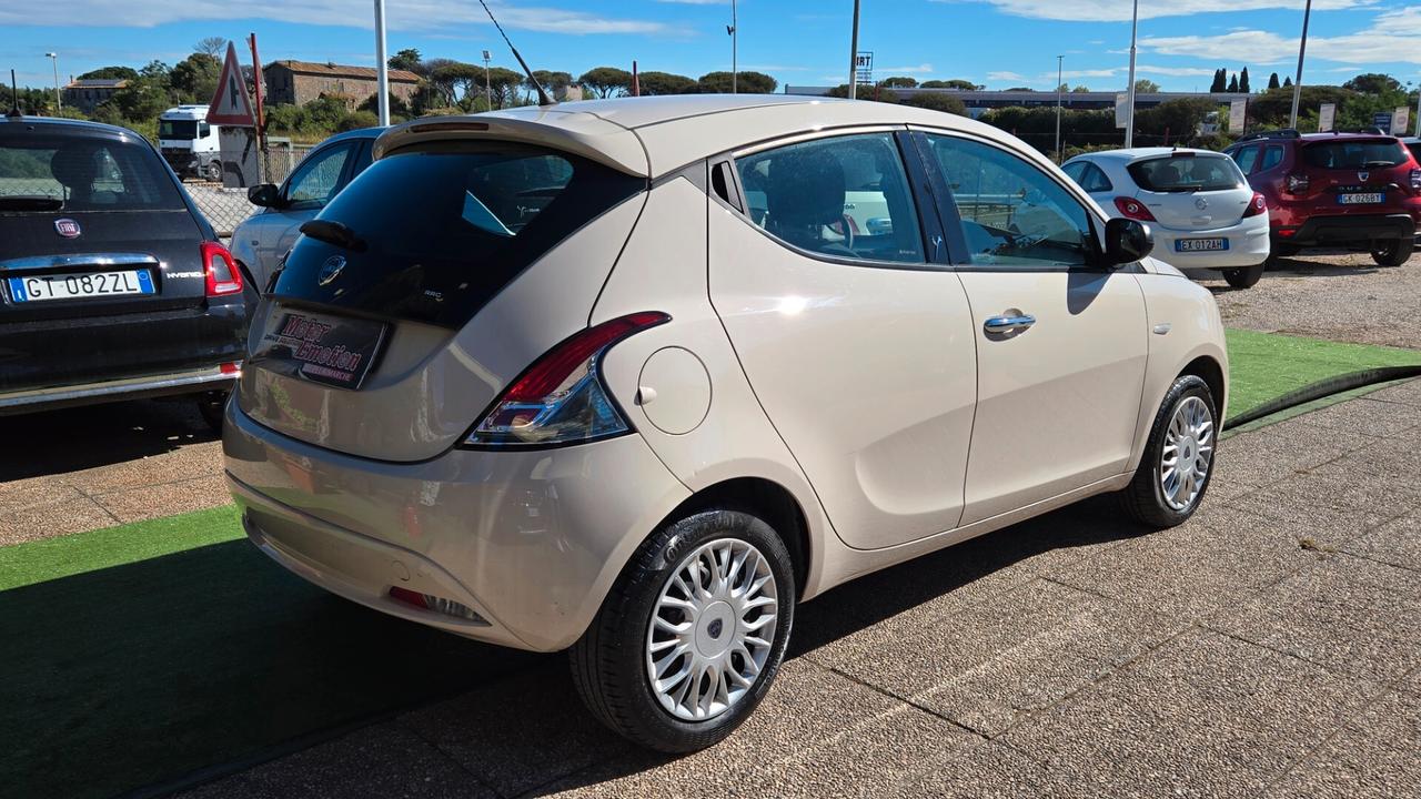 Lancia Ypsilon 1.3 MJT 16V 80 CV 5 porte S&S Silver