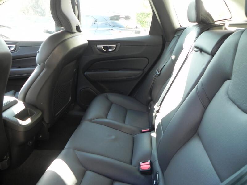 Volvo XC 60 XC60 B4 (d) automatico Plus Dark