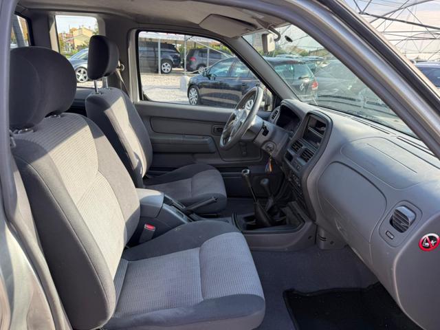 NISSAN NP300 2.5 D 2p. King Cab Easy Chassis