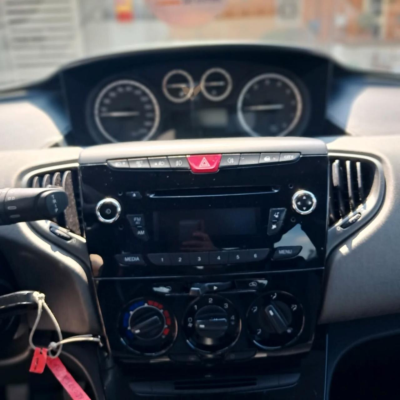 Lancia Ypsilon 1.2 69 CV 5 porte Gold