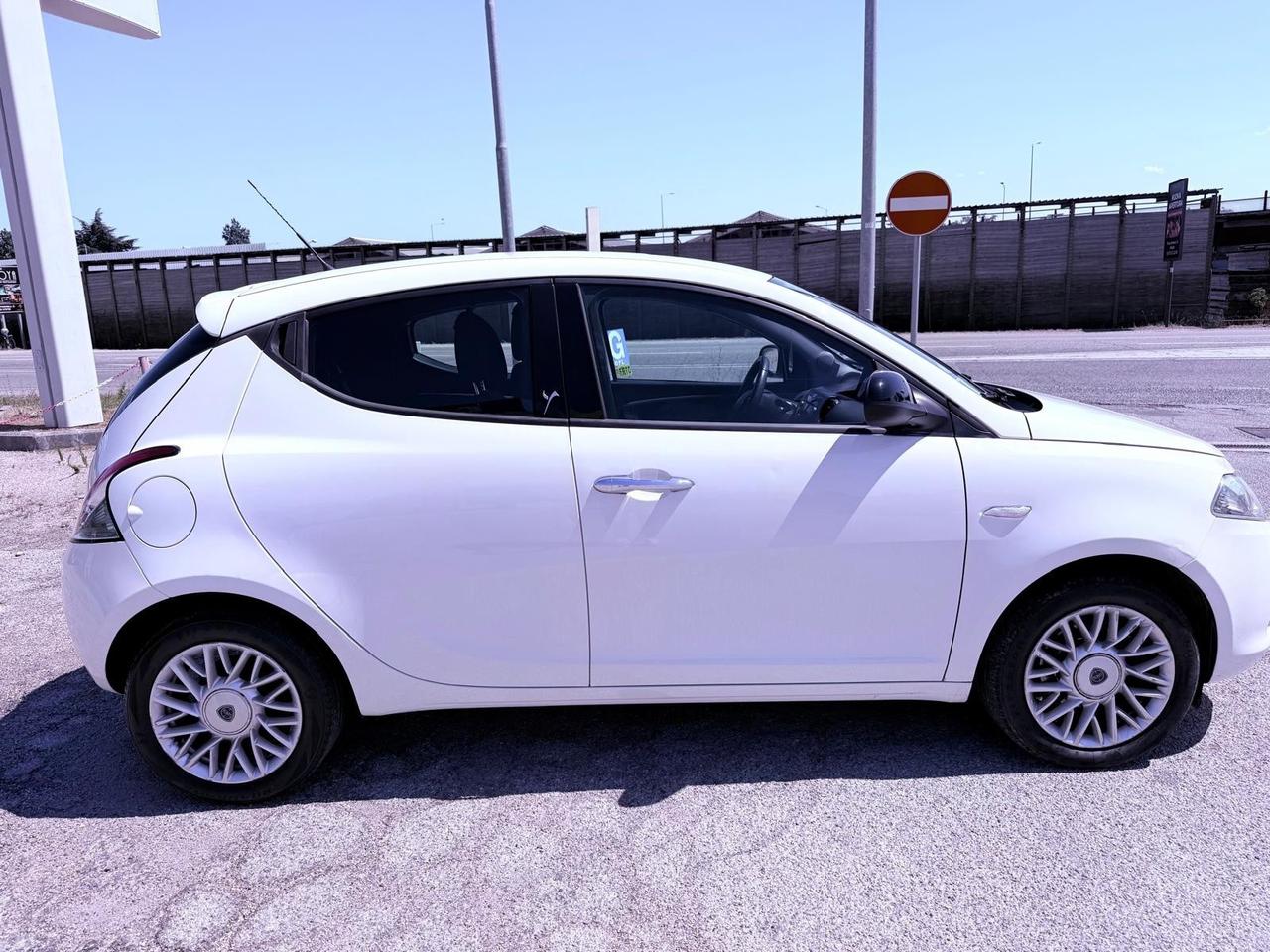 Lancia Ypsilon 1.2 69 CV 5 porte S&S Silver