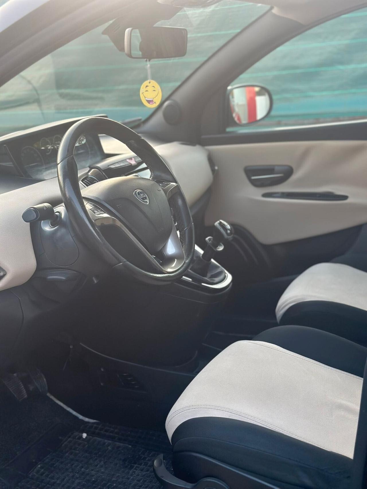 Lancia Ypsilon 2015 1.2 GPL Ecochic Platinum!