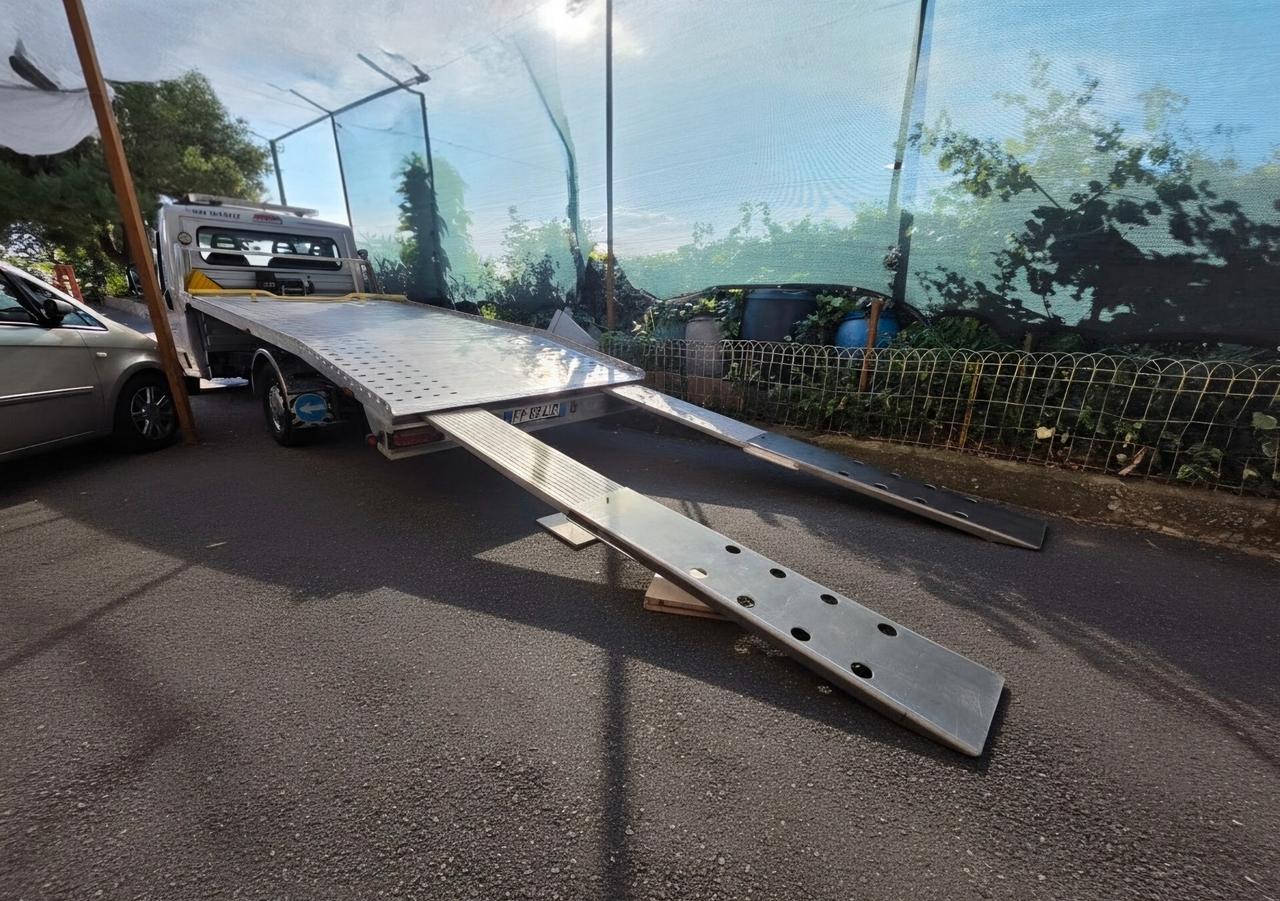 Carroattrezzi Patente B ribaltabile con soffietti