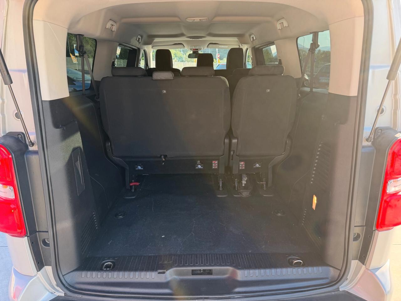 Peugeot Traveller BlueHDi 120 9 POSTI