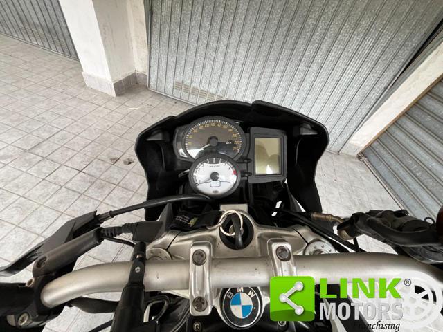 BMW F 800 R .