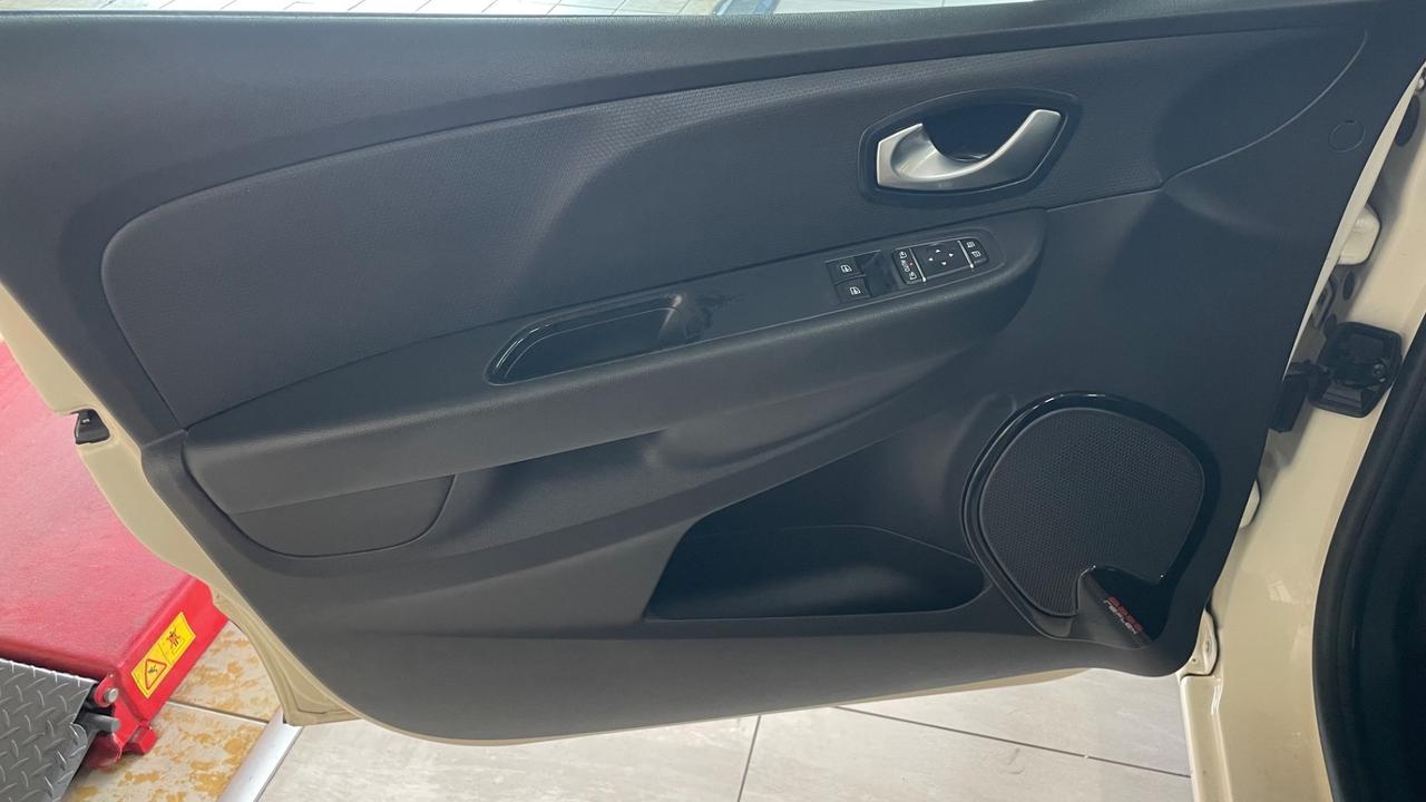 Renault Clio TCe 12V 90 CV Start&Stop 5 porte Energy Duel