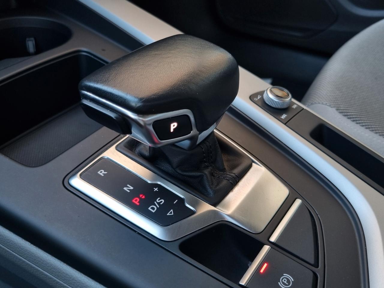 Audi A4 V Avant 30 2.0 tdi mhev 136cv s-tronic
