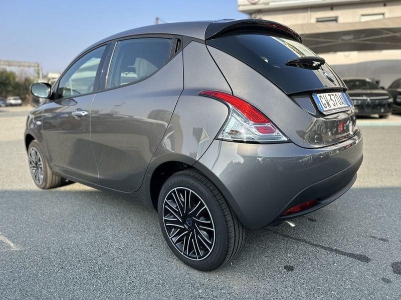 Lancia Ypsilon 1.0 FireFly 5 porte S&S Hybrid Oro