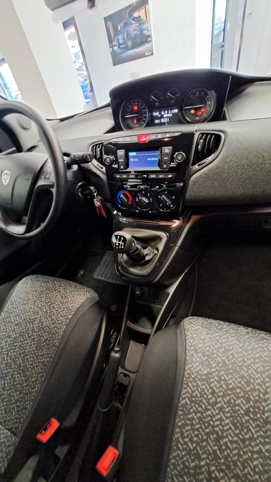 Lancia Ypsilon 1.0 FireFly 5 porte S&S Hybrid Platino