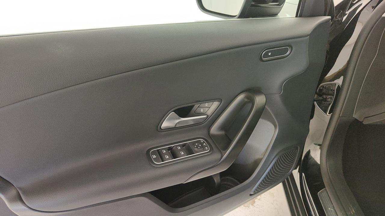 Mercedes-Benz A 180 d Advanced auto