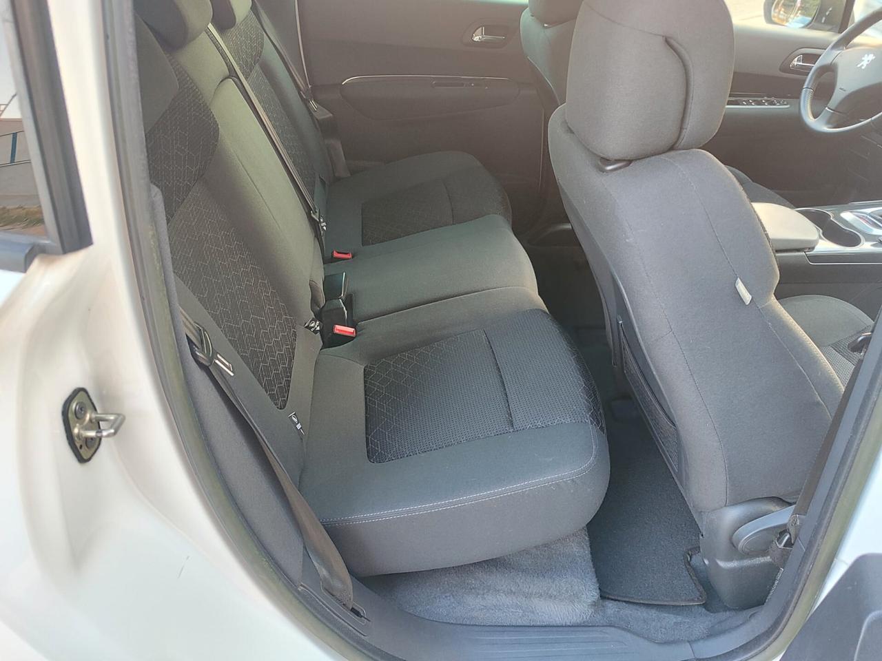 Peugeot 3008 1.6 HDi 115CV Active!!