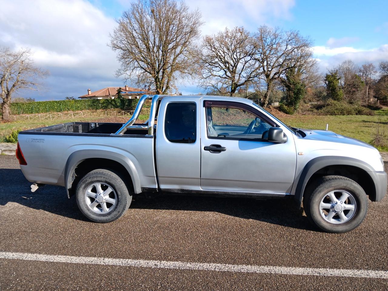 Isuzu D-Max 2.5 TD cat Space Cab 4WD Pick-up LS