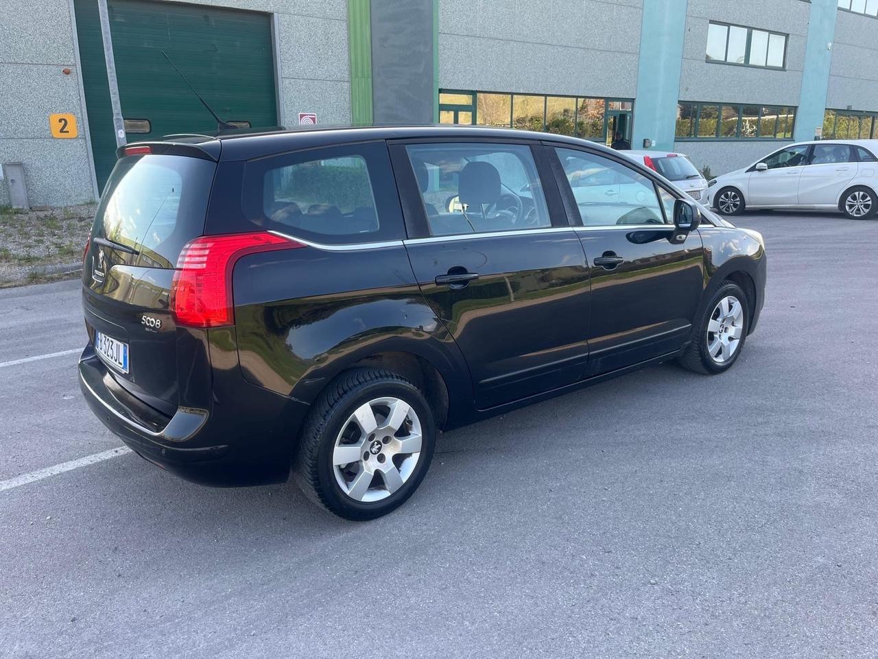 Peugeot 5008 1.6 HDi 115CV Business 7 POSTI