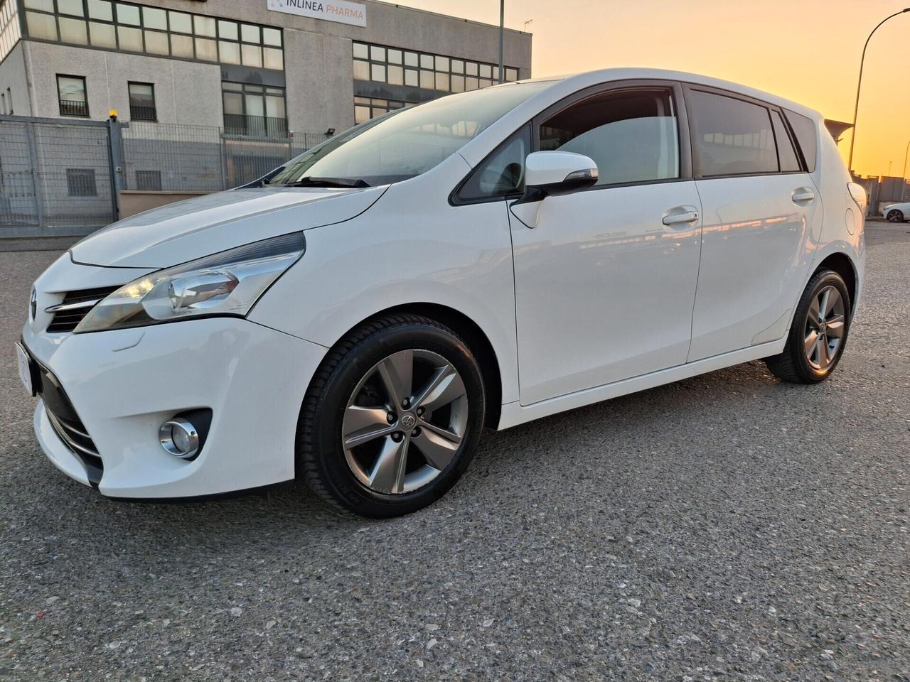 Toyota Verso 1.6 D-4D Style 7 Posti-TETTO-NAVIGATORE--