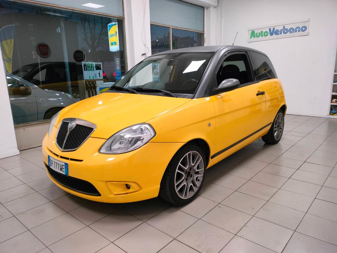 Lancia Ypsilon 1.4 16V Sport MomoDesign
