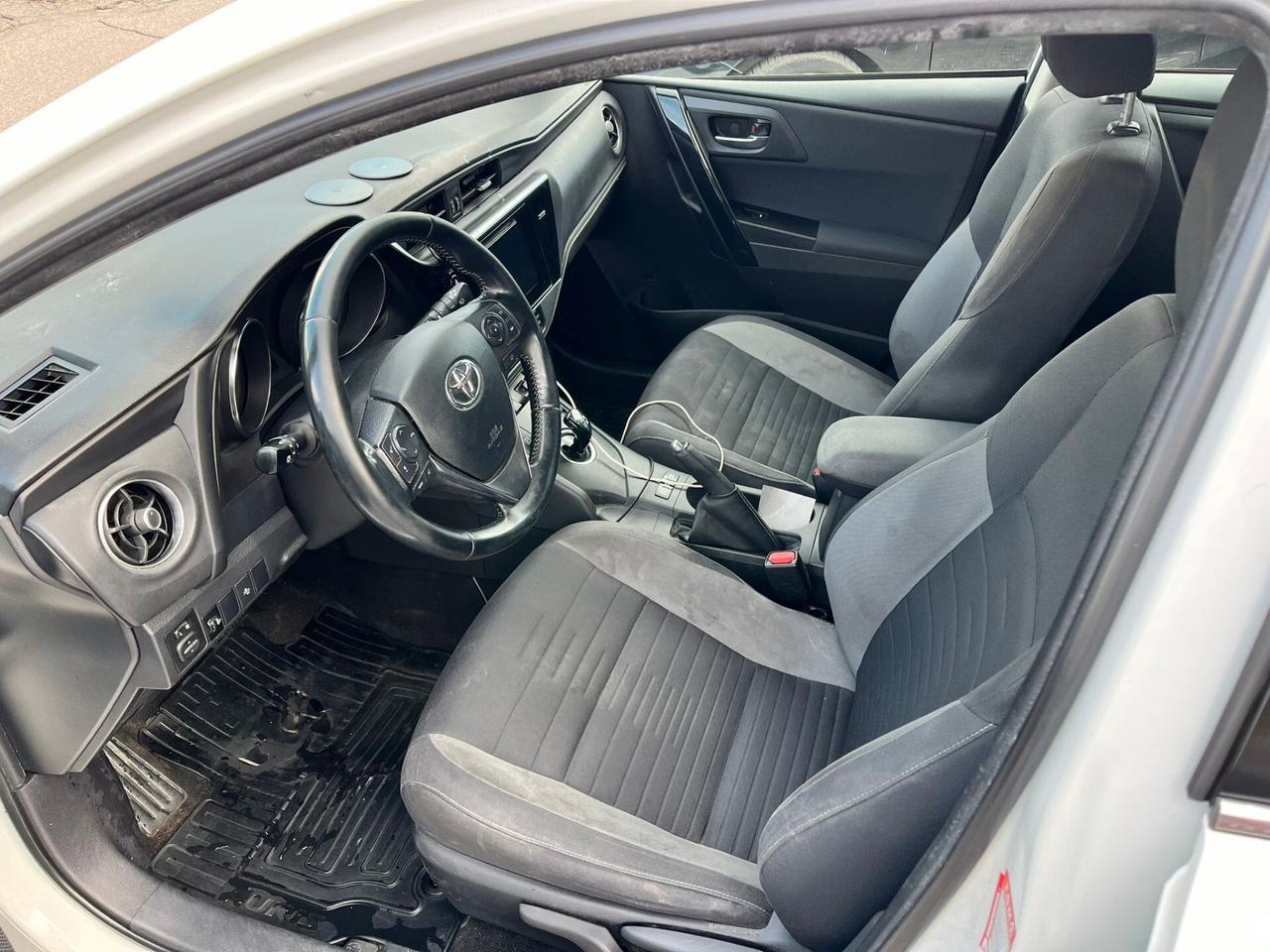Toyota Auris 1.8 Hybrid sw