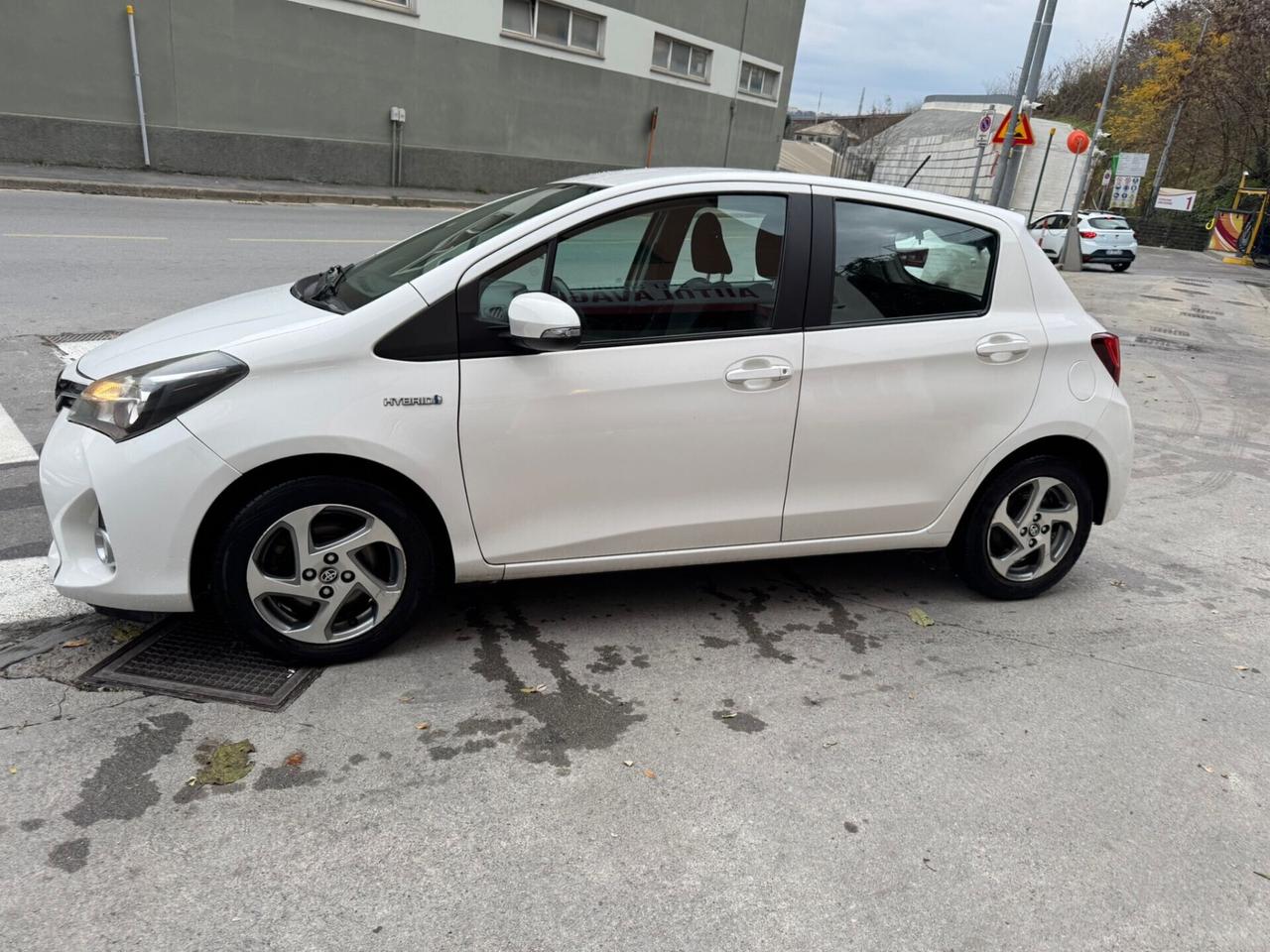 TOYOYA YARIS 1.5 HYBRID NEOPATENTATI AUTOMATICO