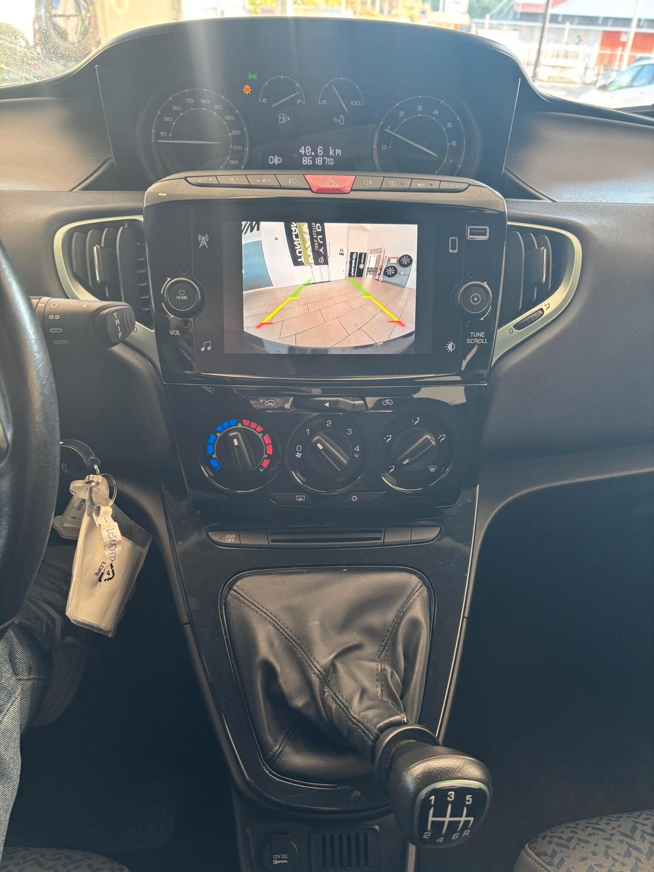 Lancia Ypsilon 1.0 FireFly 5 porte S&S Hybrid Gold