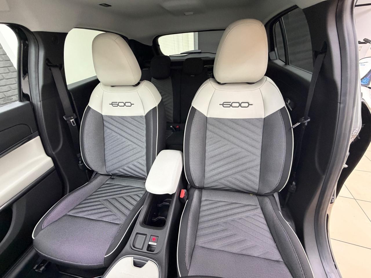 Fiat 600 Hybrid 110 CV DCT La Prima KM0 ITA
