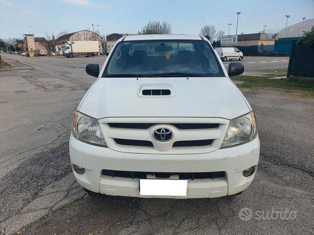 Toyota Hilux 2.5 D-4D 4WD 4posti Extra Cab DLX