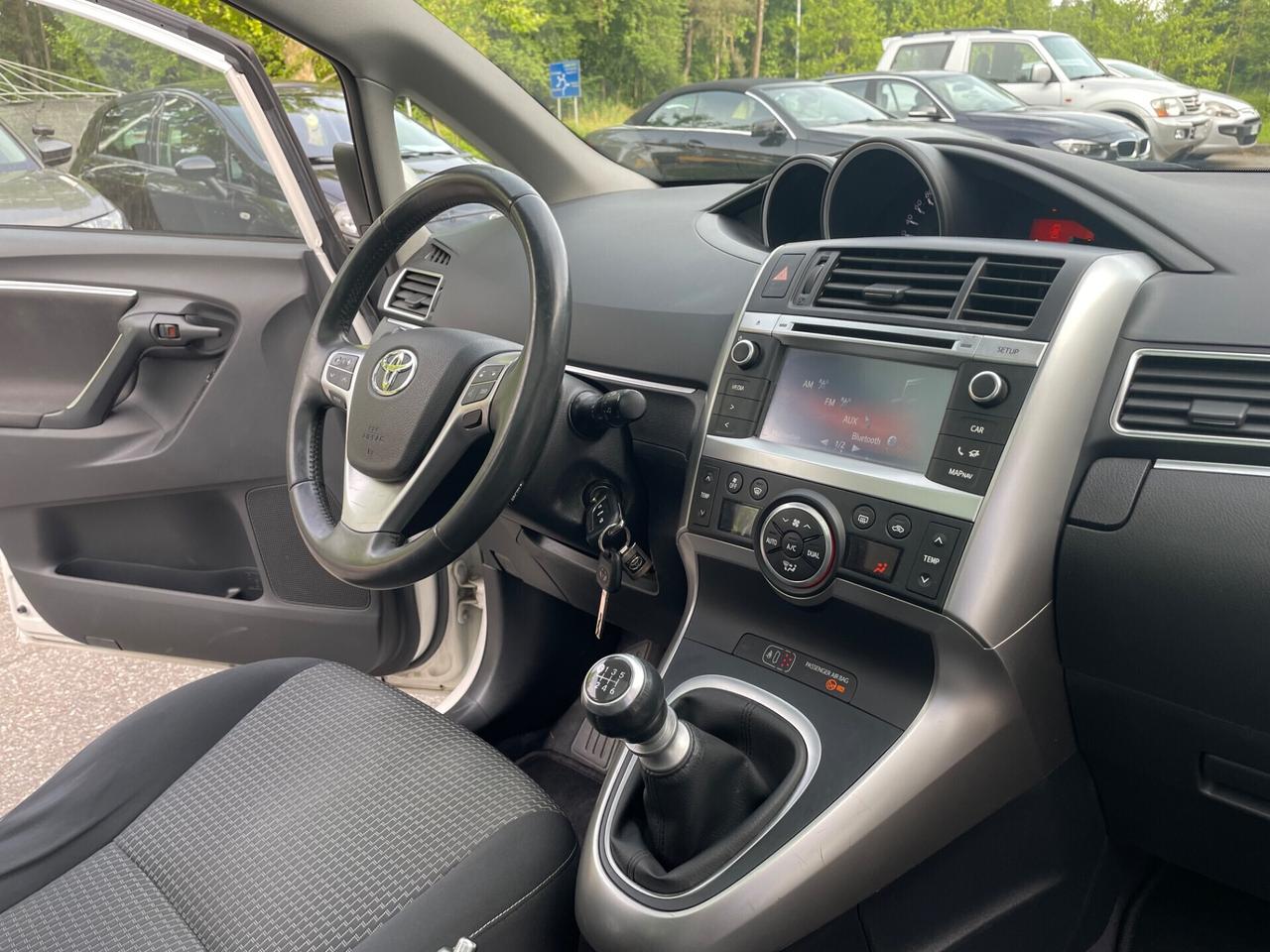 Toyota Verso 1.6 D-4D 7 posti*Tetto*Navi*Neopatentati*