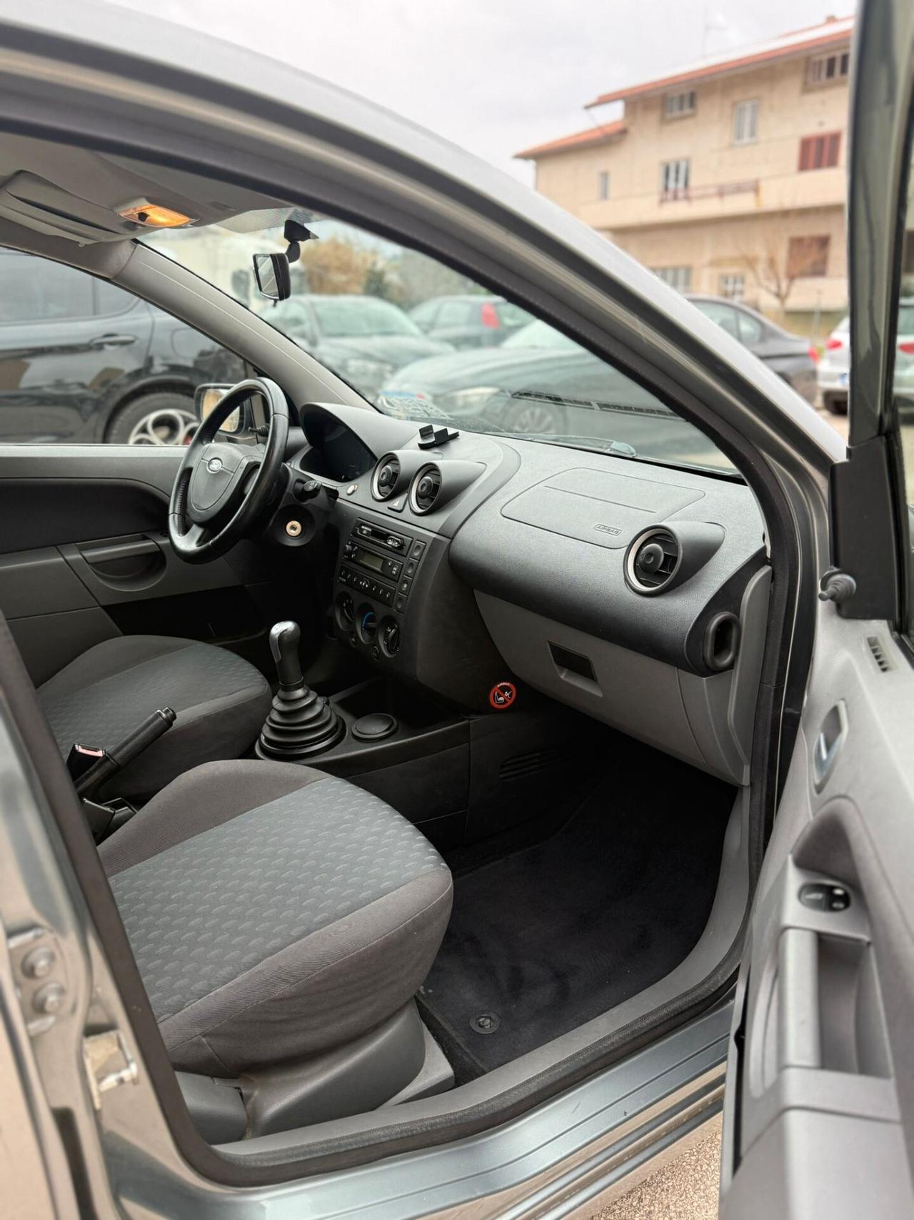 Ford Fiesta 140.000 km OK NEOPATENTATI