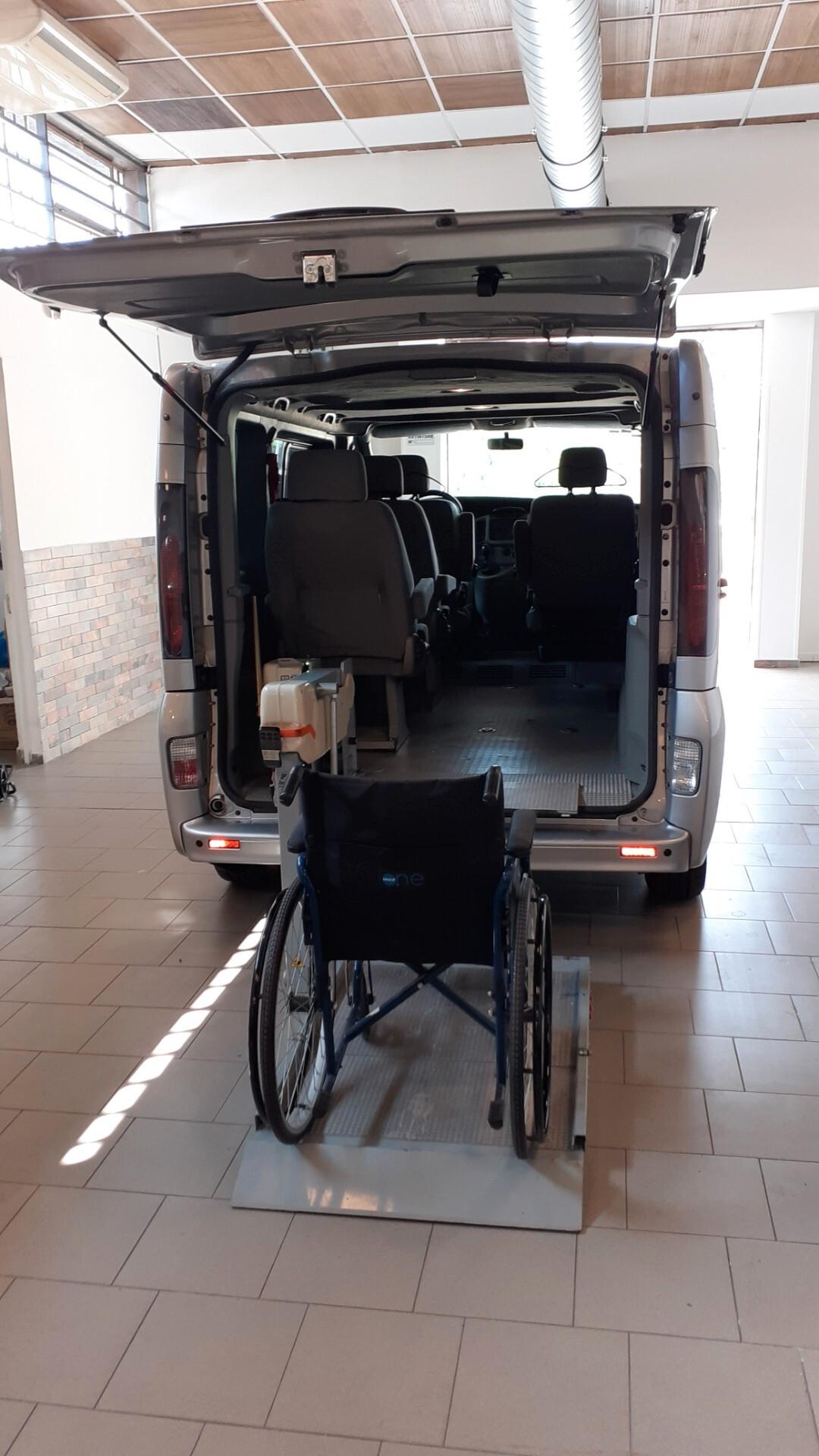Opel Vivaro trasporto disabili pedana Focaccia