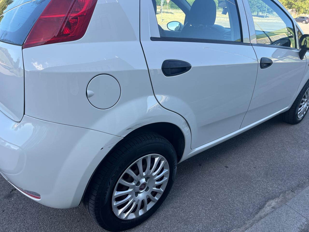 Fiat Punto 2017 1.4 8V 5 porte Natural Power Street
