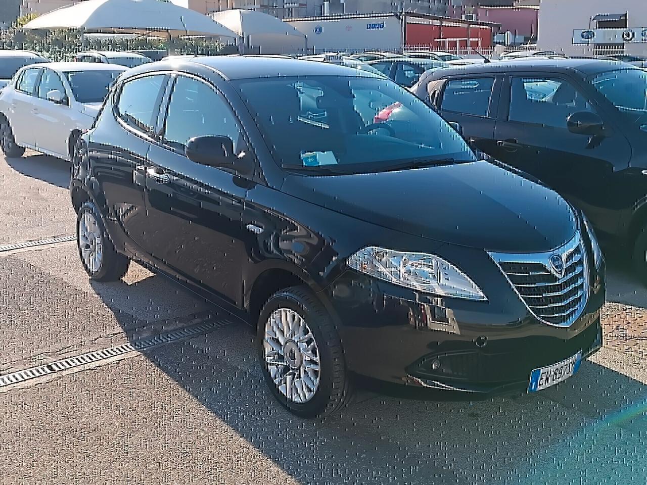 Lancia Ypsilon 0.9 TwinAir 85 CV 5 porte Ecochic Silver