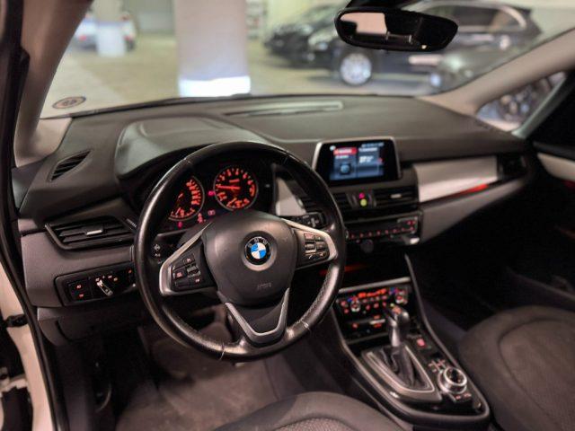 BMW 220 i Active Tourer Advantage automatica