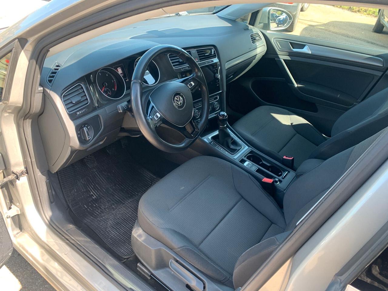 Volkswagen Golf neo patentati,full optional, tutto tagliandato, 195000 km, anno 2018, unico proprietario, euro 6