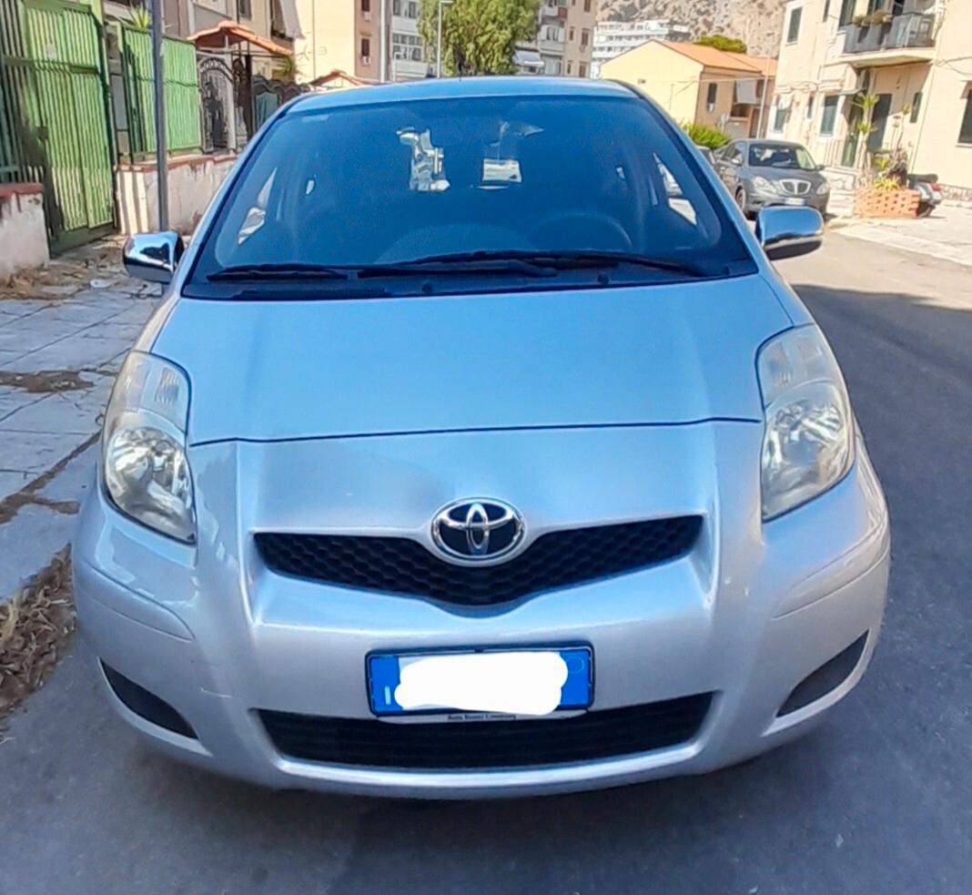 Toyota Yaris 1.0 benzina x neo patentati