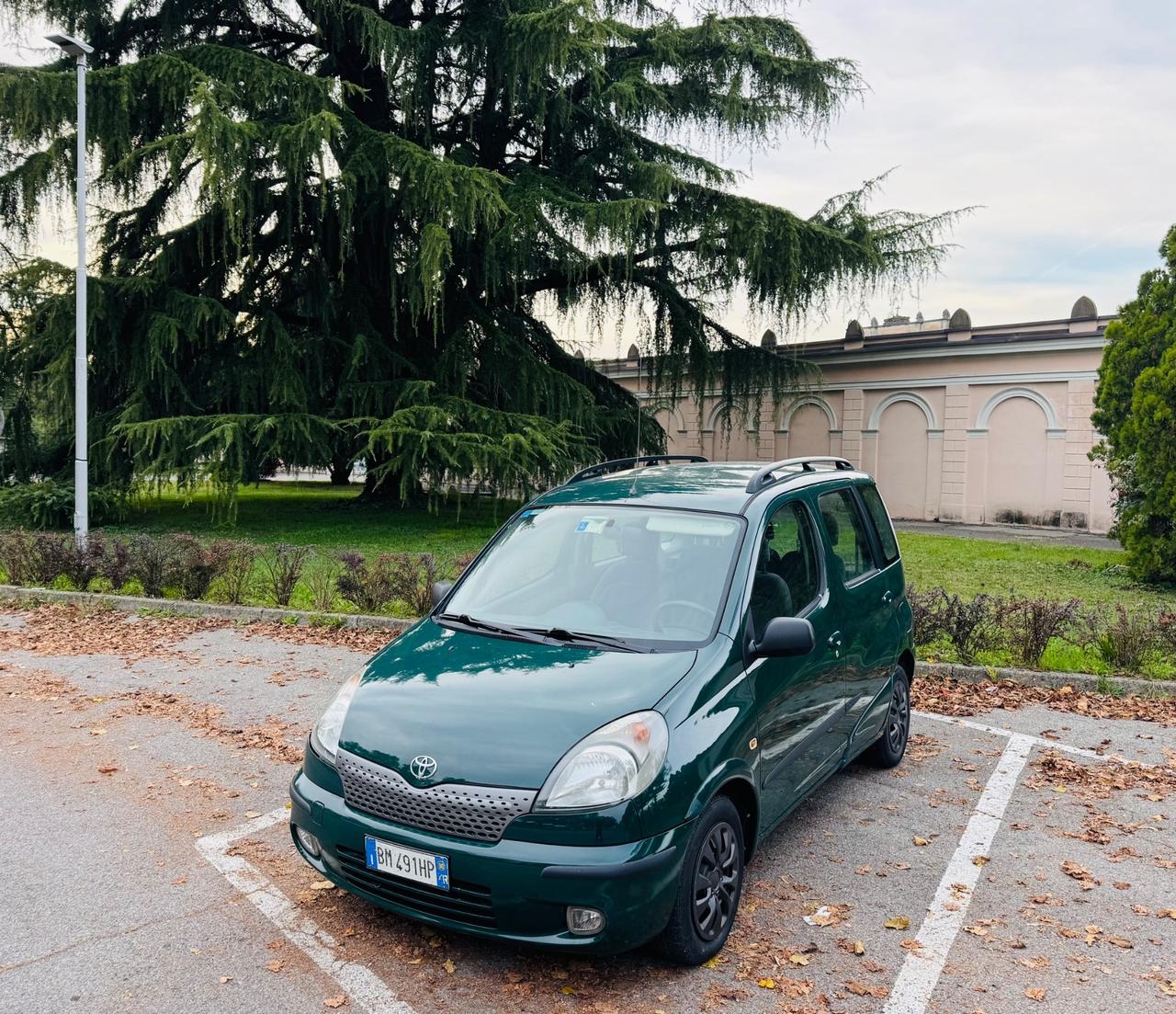 Toyota Yaris 1.3i 16V cat 5 porte Luna