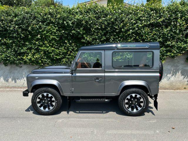 LAND ROVER Defender 90 2.2 TD4 Station Wagon SE NEOPATENTATI