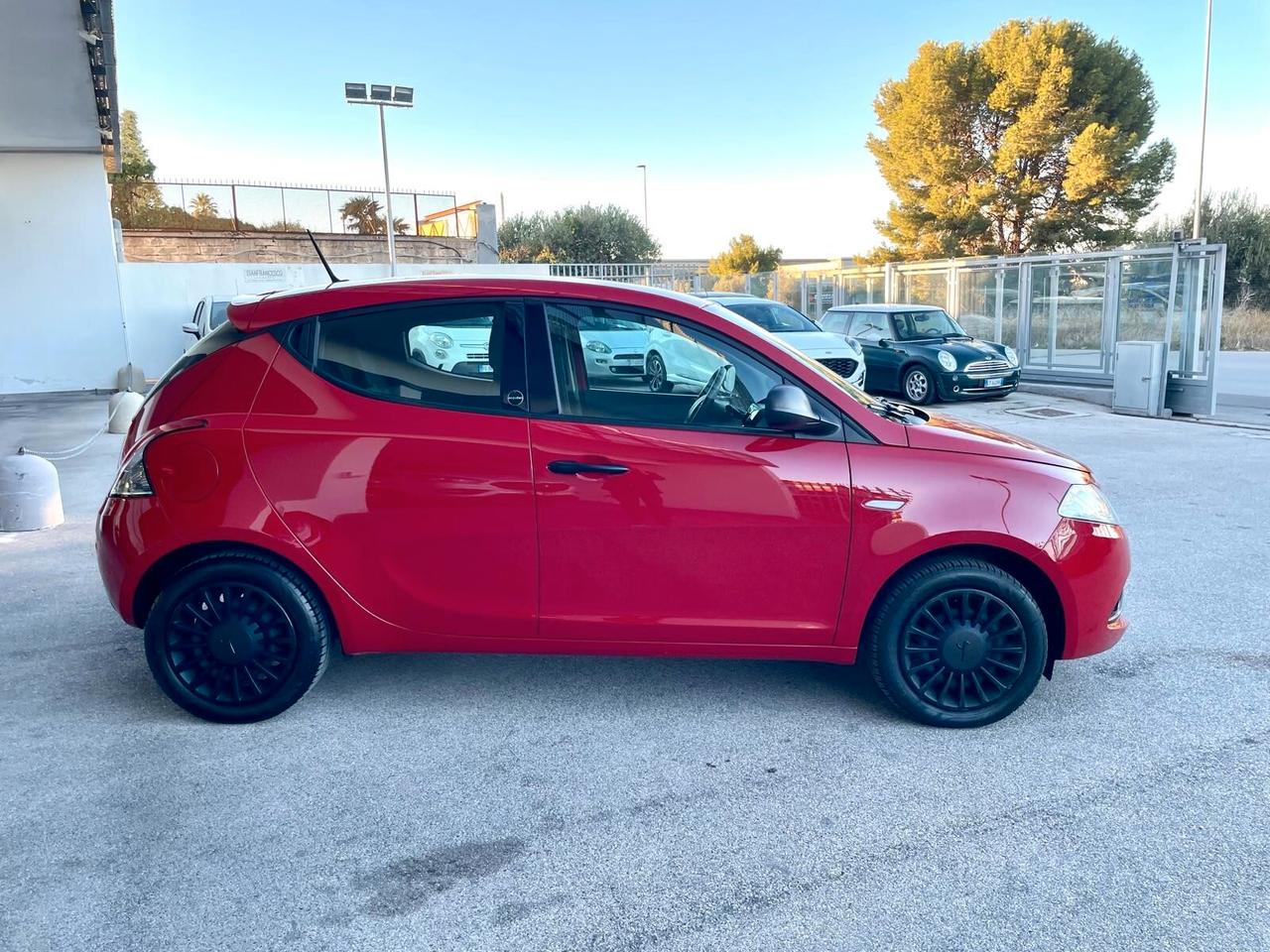 Lancia Ypsilon 1.0 FireFly Hybrid Ecochic Silver